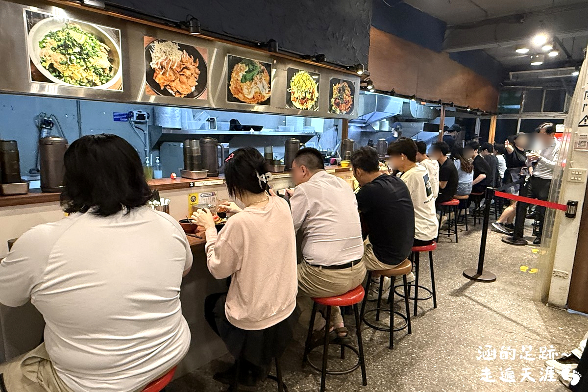 [忠孝新生美食] 佐藤精肉店 豚丼專門 ~ 平價美味日式燒肉丼飯，必吃原祖烤五花豚丼、辛蔥香香烤五花豚丼，光華商場美食推薦